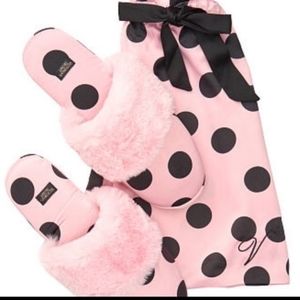 New Victoria's Secret polka dot slippers large